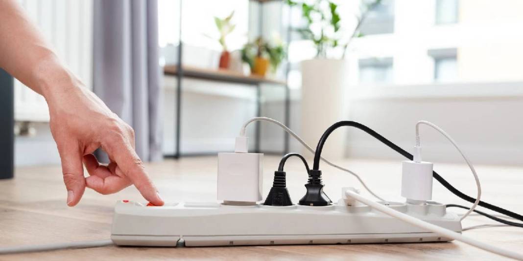 İtfaiyeciler bizzat uyarıyor! Uzatma kablosuna bu cihazları takmak büyük hata: Tehlikeye davetiye çıkarmayın! 6